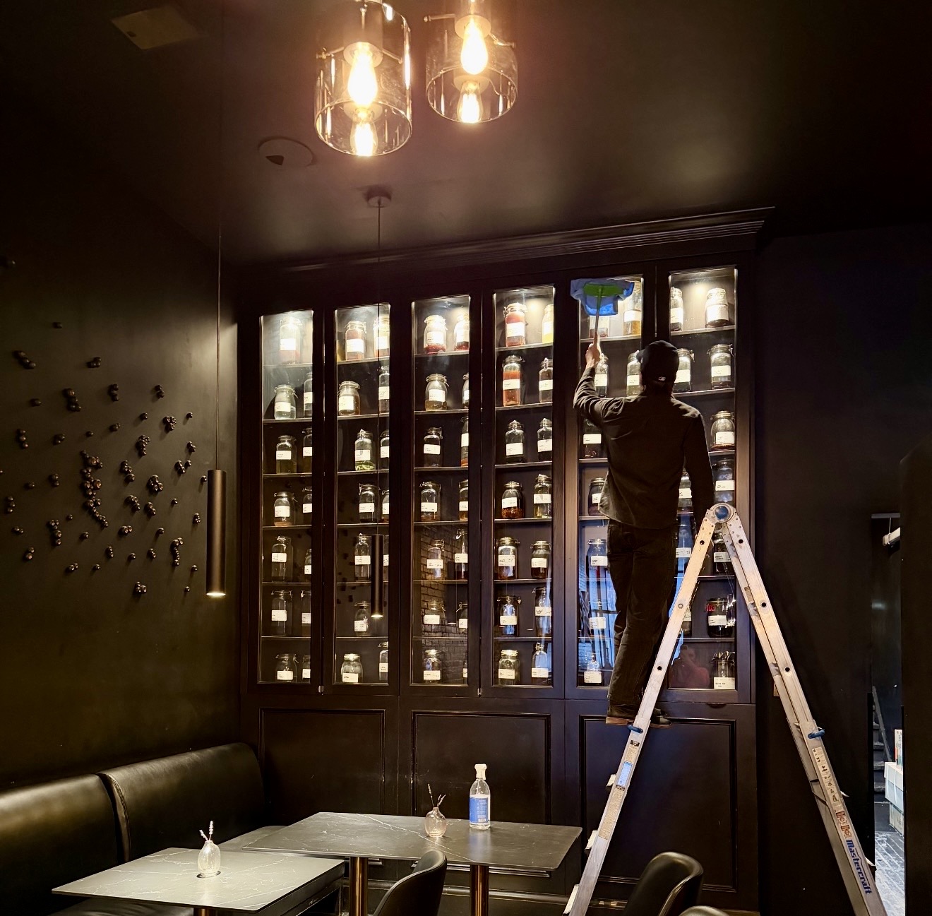 Restaurant cleaning service in Toronto with deep cleaned dining and kitchen areas